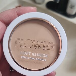 Light Illusion Perfecting Powder By Flower - Beige L4-M1 Brand New No Box